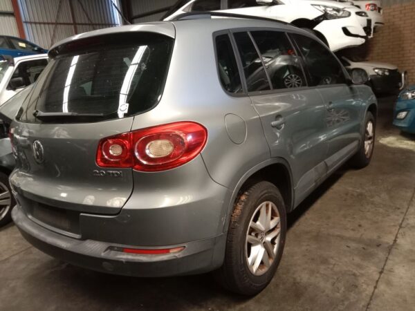 P4865 - Volkswagen Tiguan 2010 Grey Wrecking - Image 16
