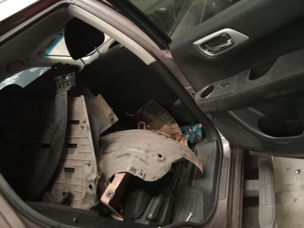 P4868 - Nissan Pathfinder 2014 Grey Wrecking - Image 3