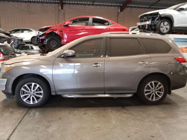 P4868 - Nissan Pathfinder 2014 Grey Wrecking - Image 11
