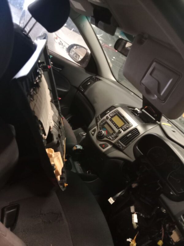 P4869 - Hyundai i30 2010 Grey Wrecking - Image 7