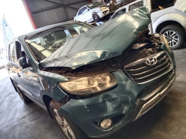 P4872 - Hyundai Santa Fe 2012 Blue Wrecking