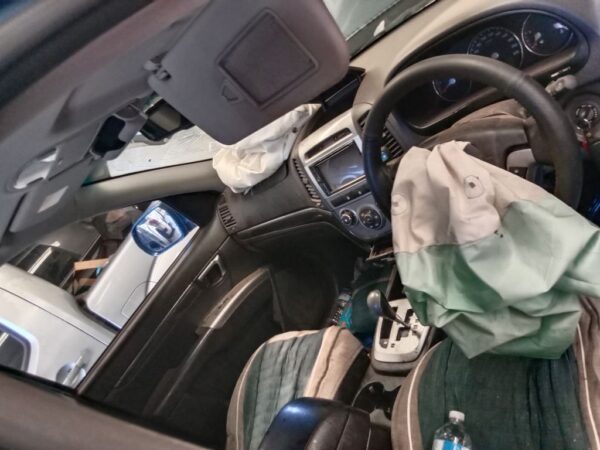 P4872 - Hyundai Santa Fe 2012 Blue Wrecking - Image 8