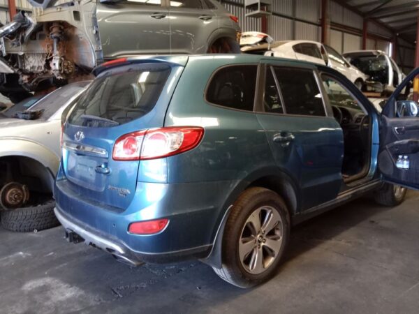 P4872 - Hyundai Santa Fe 2012 Blue Wrecking - Image 12