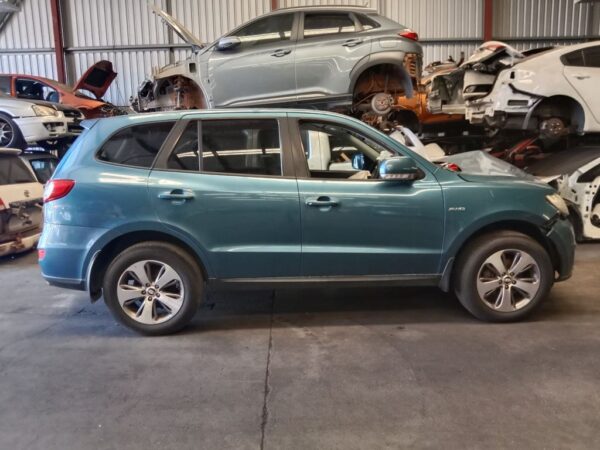 P4872 - Hyundai Santa Fe 2012 Blue Wrecking - Image 15