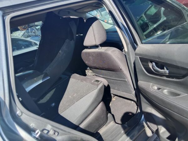 P4874 - Nissan X-Trail 2017 Grey Wrecking - Image 4