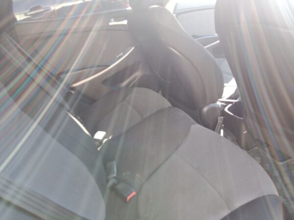 P4875 - Hyundai accent 2013 Red Wrecking - Image 4
