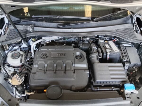 P4877 - Volkswagen Tiguan 2017 Grey Wrecking - Image 2