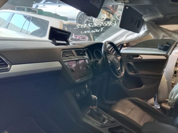 P4877 - Volkswagen Tiguan 2017 Grey Wrecking - Image 5