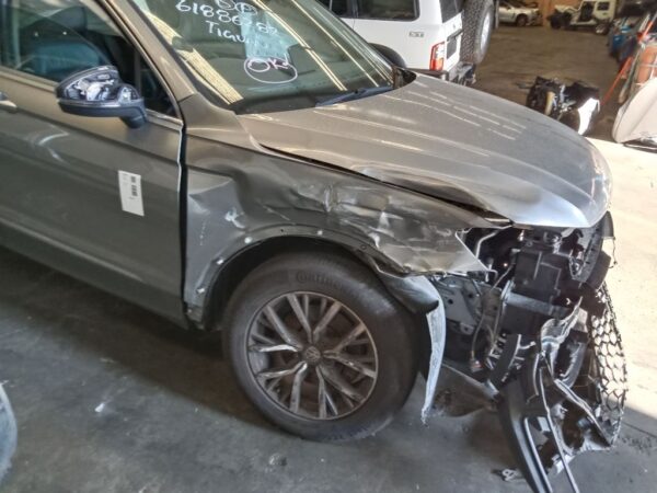 P4877 - Volkswagen Tiguan 2017 Grey Wrecking - Image 7