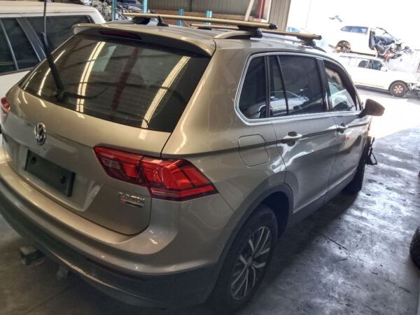 P4877 - Volkswagen Tiguan 2017 Grey Wrecking - Image 8