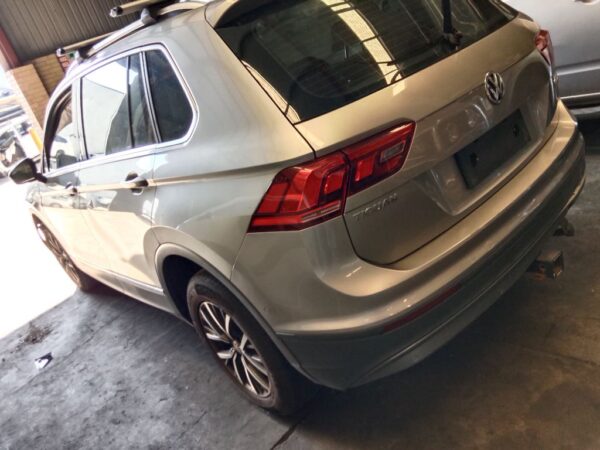P4877 - Volkswagen Tiguan 2017 Grey Wrecking - Image 9