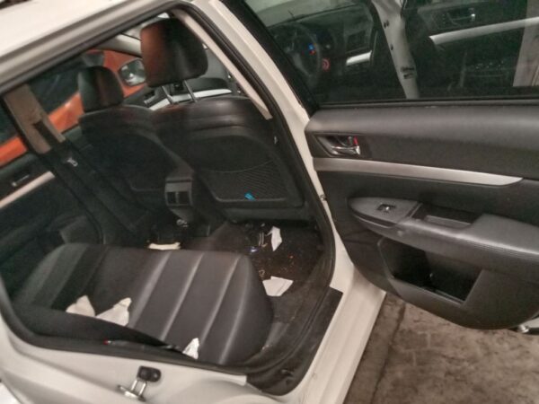 P4878 - Subaru liberty 2013 White Wrecking - Image 5