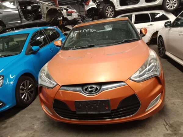 P4879 - Hyundai Veloster 2013 orange Wrecking