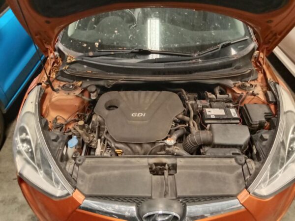 P4879 - Hyundai Veloster 2013 orange Wrecking - Image 2