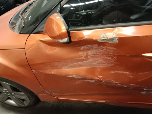 P4879 - Hyundai Veloster 2013 orange Wrecking - Image 9
