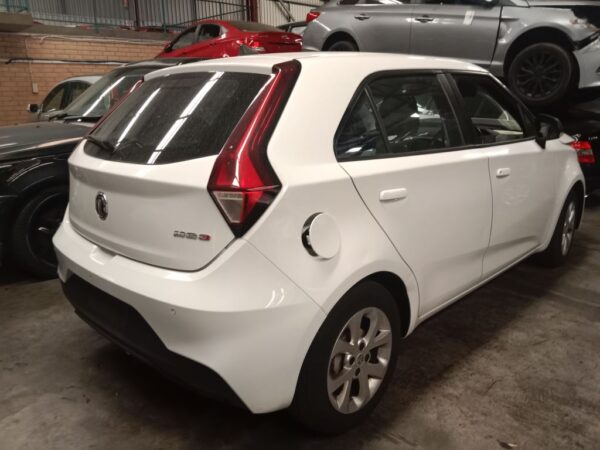 P4882 - MG MG3 2019 White Wrecking - Image 10
