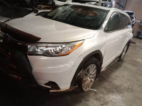 P4885 - Toyota Kluger 2014 White Wrecking