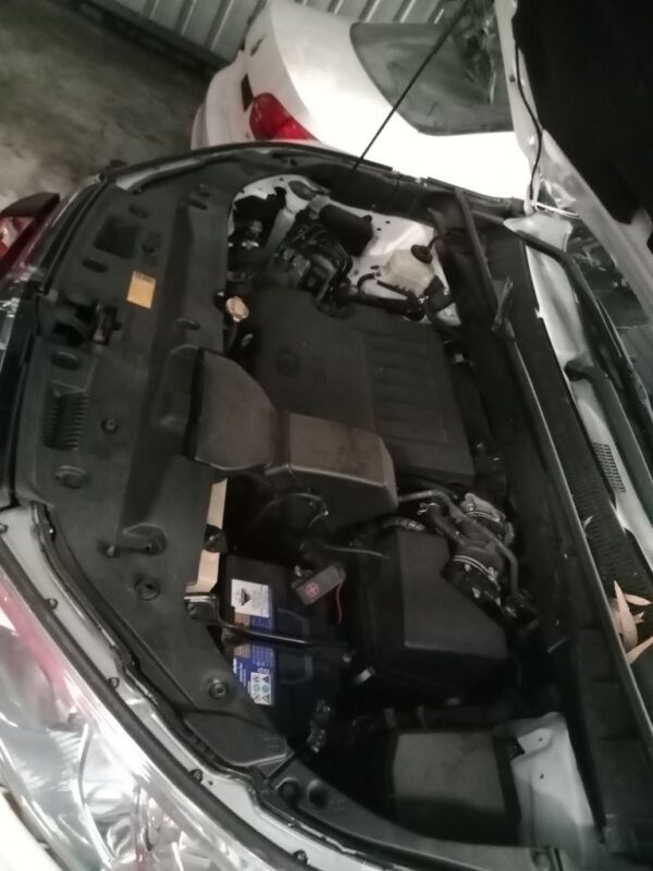 P4885 - Toyota Kluger 2014 White Wrecking - Image 2