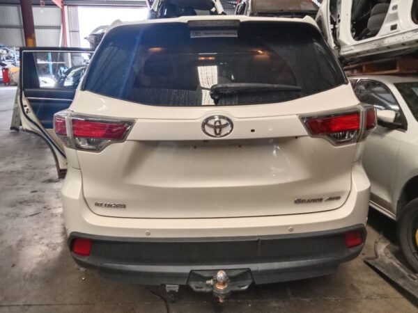 P4885 - Toyota Kluger 2014 White Wrecking - Image 12