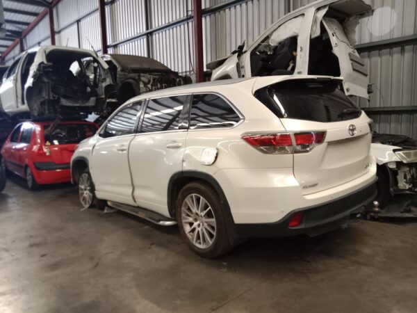 P4885 - Toyota Kluger 2014 White Wrecking - Image 14