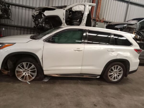 P4885 - Toyota Kluger 2014 White Wrecking - Image 15