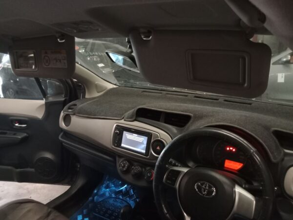 P4888 - Toyota Yaris 2014 Grey Wrecking - Image 2