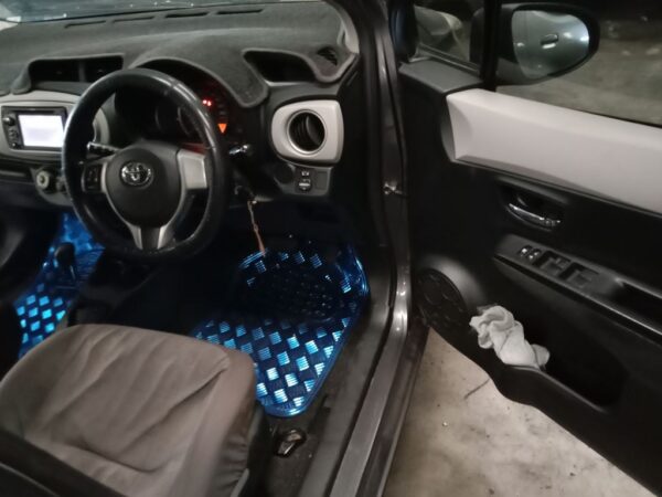 P4888 - Toyota Yaris 2014 Grey Wrecking - Image 3