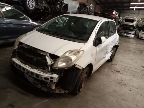 P4890 - Toyota Yaris 2011 White Wrecking