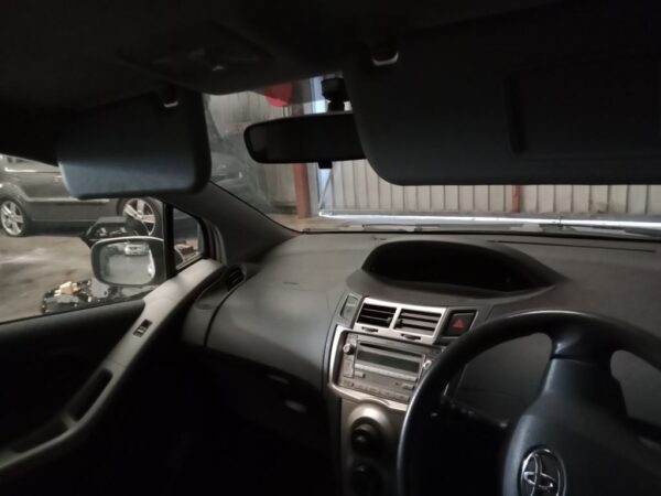 P4890 - Toyota Yaris 2011 White Wrecking - Image 5