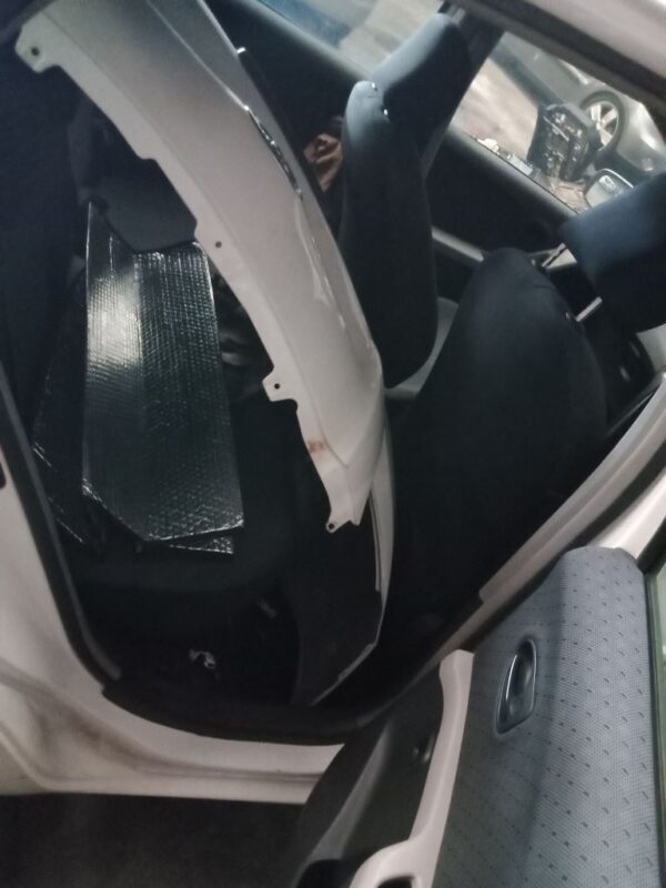 P4890 - Toyota Yaris 2011 White Wrecking - Image 7