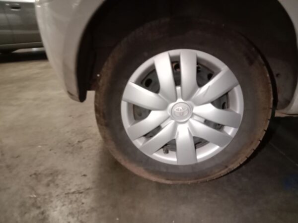 P4890 - Toyota Yaris 2011 White Wrecking - Image 8