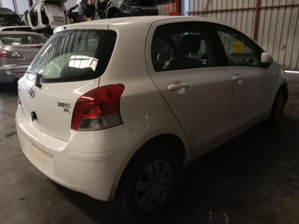 P4890 - Toyota Yaris 2011 White Wrecking - Image 16