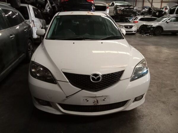 P4891 - Mazda 3 2005 White Wrecking