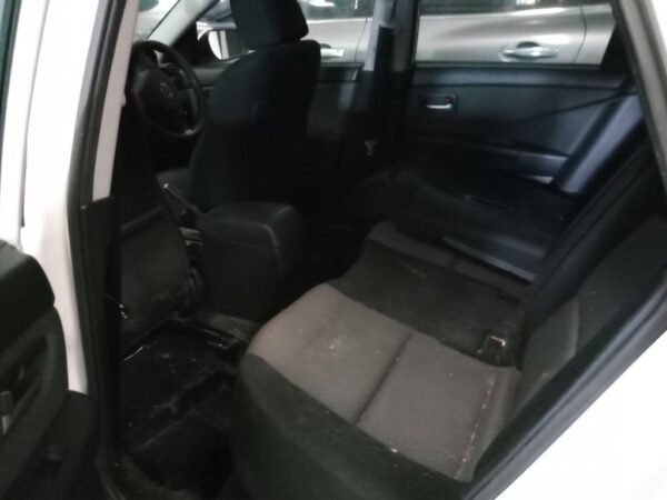P4891 - Mazda 3 2005 White Wrecking - Image 6