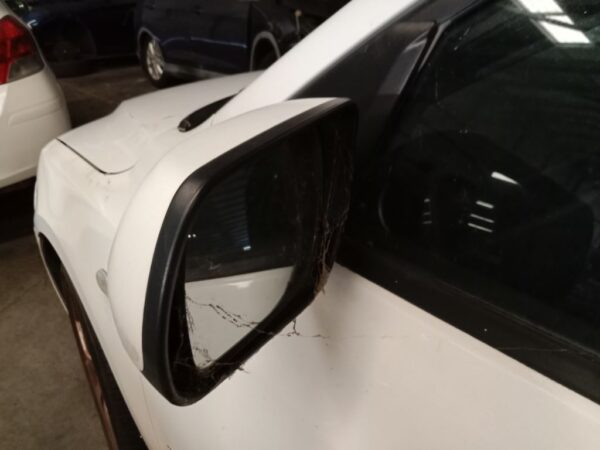 P4891 - Mazda 3 2005 White Wrecking - Image 8