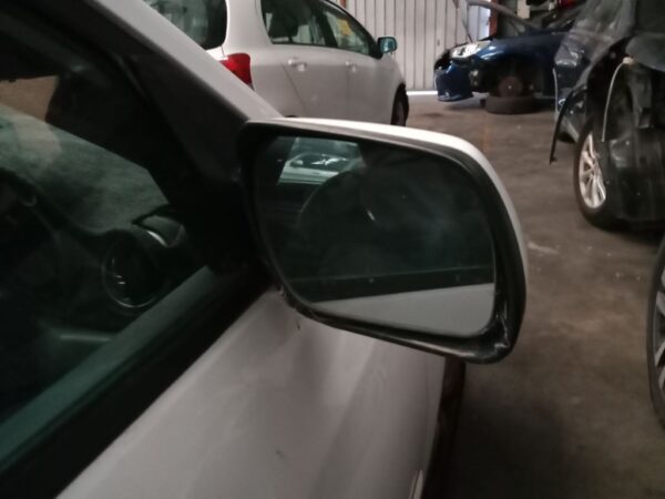 P4891 - Mazda 3 2005 White Wrecking - Image 9