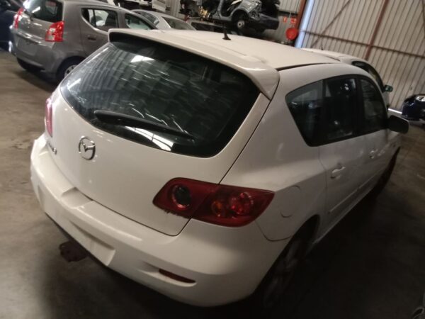 P4891 - Mazda 3 2005 White Wrecking - Image 10