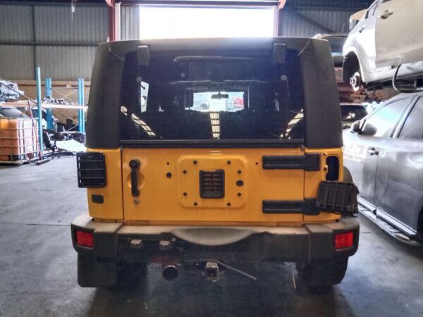 P4892 - Jeep Wrangler 2007 yellow Wrecking - Image 9