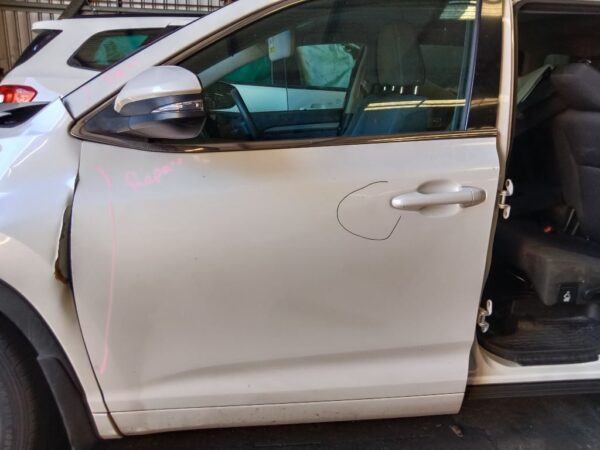 P4893 - Toyota Kluger 2014 White Wrecking - Image 2