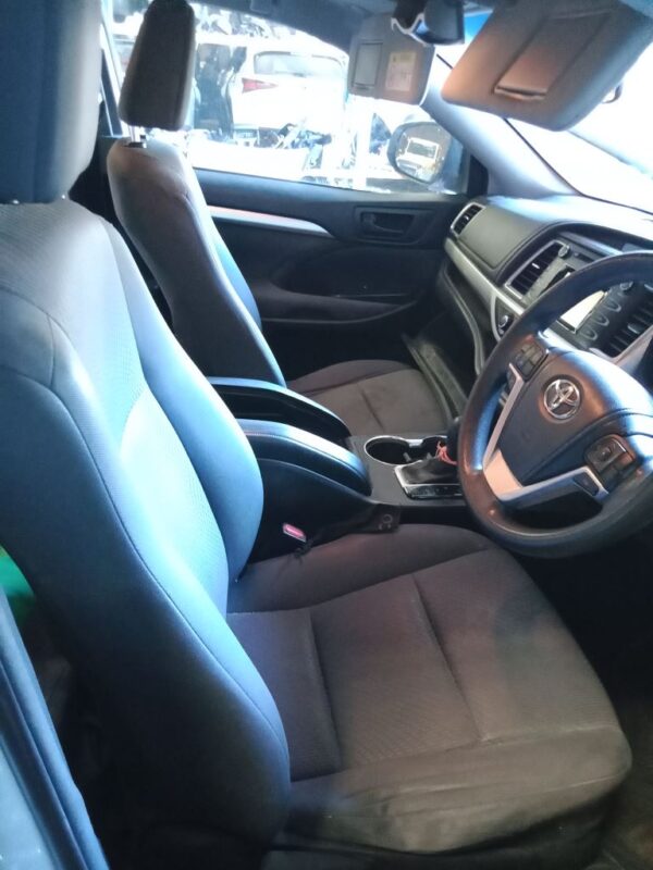 P4893 - Toyota Kluger 2014 White Wrecking - Image 5