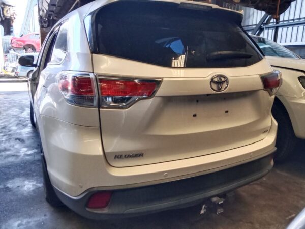 P4893 - Toyota Kluger 2014 White Wrecking - Image 9