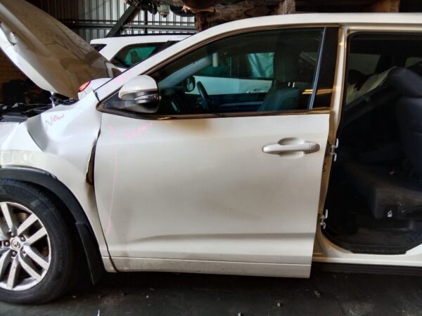 P4893 - Toyota Kluger 2014 White Wrecking - Image 12