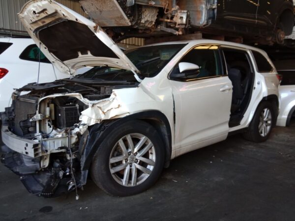 P4893 - Toyota Kluger 2014 White Wrecking - Image 15