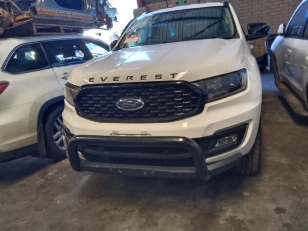 P4894 - Ford Everest 2020 White Wrecking