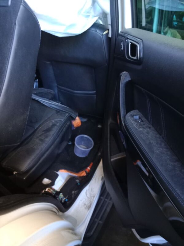 P4894 - Ford Everest 2020 White Wrecking - Image 3