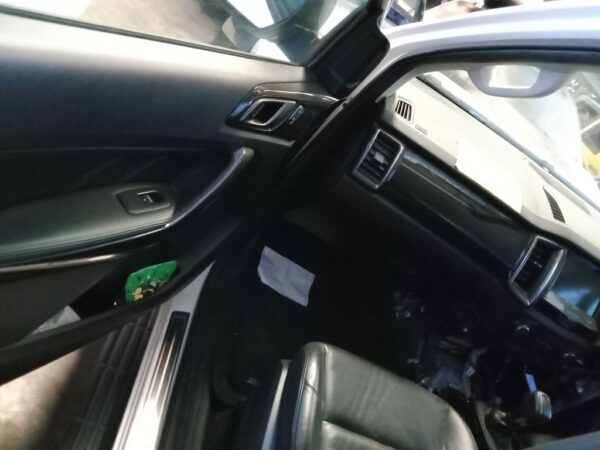P4894 - Ford Everest 2020 White Wrecking - Image 7