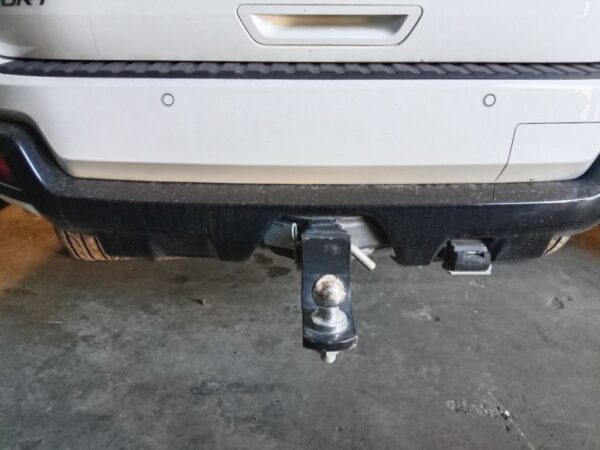 P4894 - Ford Everest 2020 White Wrecking - Image 9