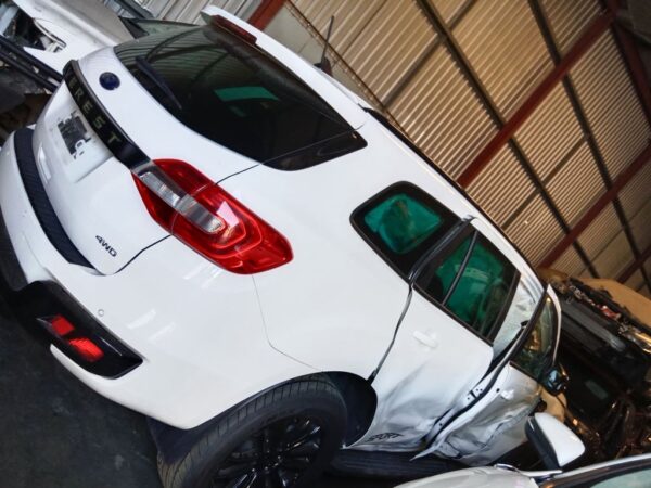P4894 - Ford Everest 2020 White Wrecking - Image 10