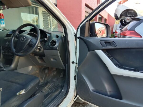 P4895 - Mazda BT-50 2015 White Wrecking - Image 3