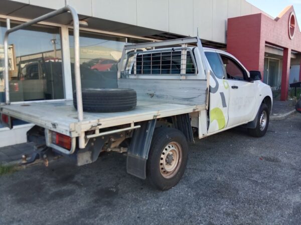 P4895 - Mazda BT-50 2015 White Wrecking - Image 10